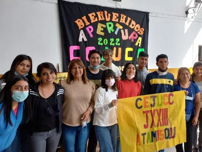 Cada institución participó con su bandera y la imagen de su santo patrono.