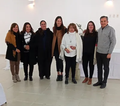 Moni de Jorge recibió obsequios por parte de los Representantes Legales de distintas congregaciones.