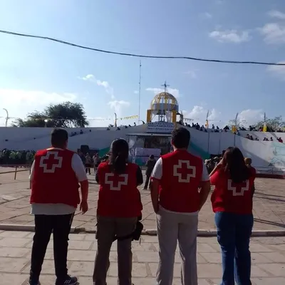 Los voluntarios de la Cruz Roja cuidaron a los asistentes.