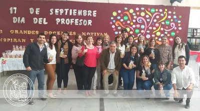 Parte del plantel docente del Instituto Santo Tomás de Aquino, nivel secundario.