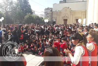 Los alumnos entonaron canciones preparadas para la ocasión.