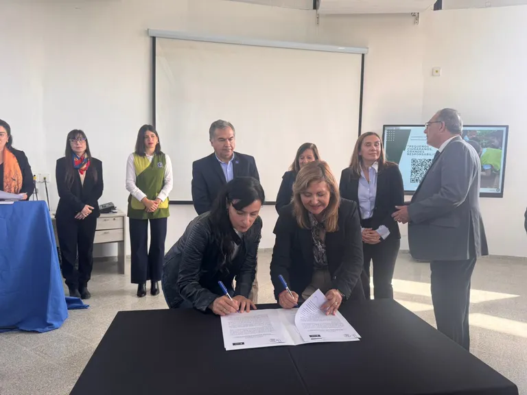 Firma de convenio con Municipalidad de la Capital