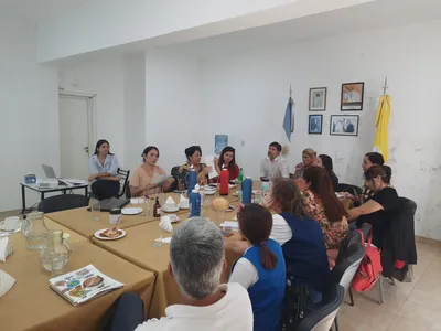 Las representantes de la DIGAIA junto a los consejeros.