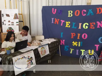 Alumnos del Instituto Pio XII también participaron con su stand.