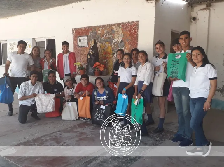 Se entregaron donaciones en colegios del interior