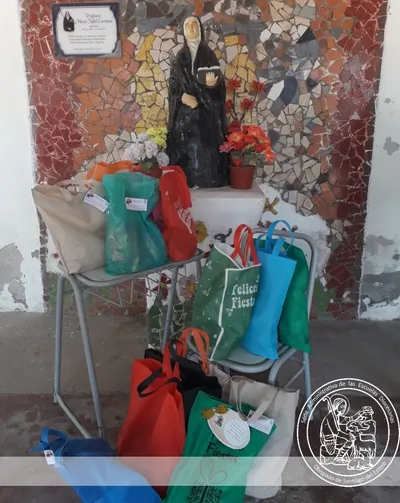 El Instituto María Antonia de Paz y Figueroa también recibió alimentos para repartir.