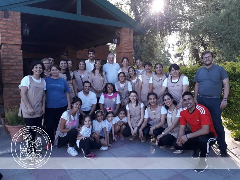 El Padre José Álvarez visitó colegios del Obispado